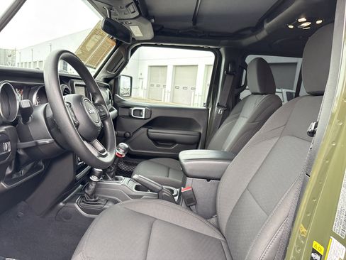 Certified 2023 Jeep Gladiator Sport image 18