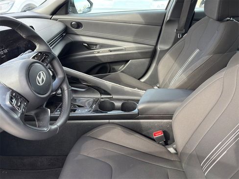 Used 2025 Hyundai Elantra SEL image 10