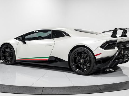 Used 2018 Lamborghini Huracan Performante AWD/4WD image 5