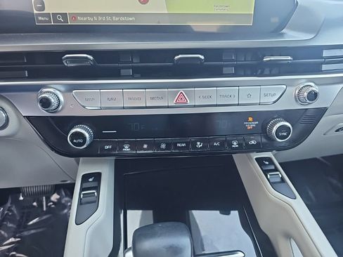 Used 2025 Kia Telluride S FWD image 19