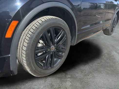 Used 2022 Volkswagen Tiguan SE R-Line image 30