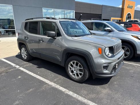 Used 2021 Jeep Renegade Sport w/ Sport Appearance Group AWD/4WD image 3