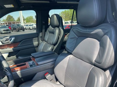 Used 2024 Lincoln Navigator L Reserve image 9