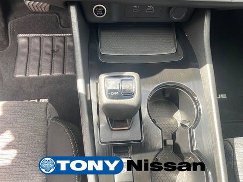 Used 2023 Nissan Rogue SV FWD image 17