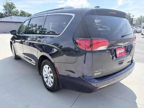 Used 2019 Chrysler Pacifica Touring-L FWD image 9