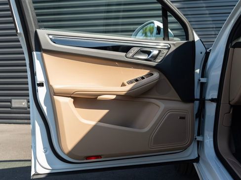 New 2026 Porsche Macan image 27