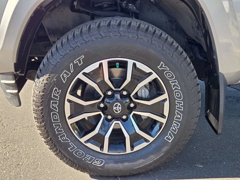 Used 2020 Toyota Tacoma TRD Sport AWD/4WD image 7