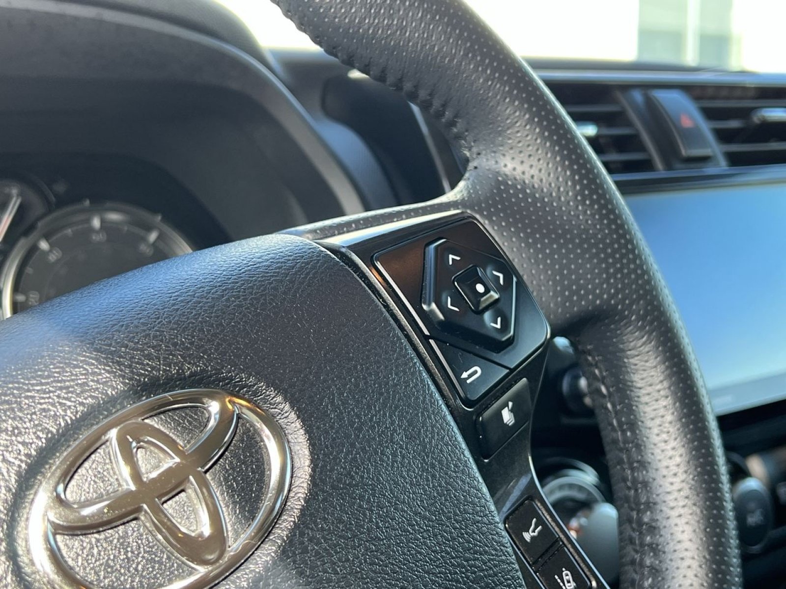 Used 2021 Toyota 4Runner TRD Off-Road Premium w/ Moonroof Package AWD/4WD image 29