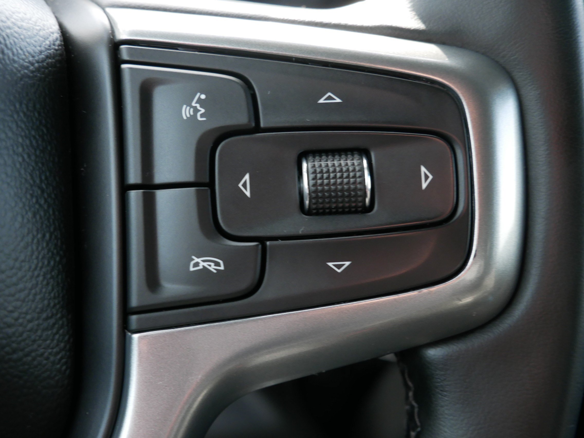 Used 2024 Chevrolet Silverado 1500 LT AWD/4WD image 25