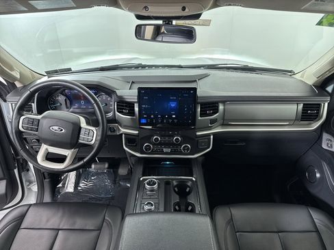 Used 2024 Ford Expedition XLT image 3