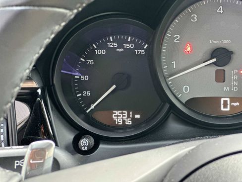 Certified 2025 Porsche Macan S image 26