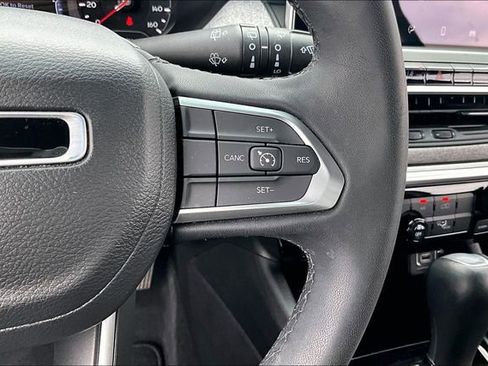 Used 2023 Jeep Compass Latitude image 11