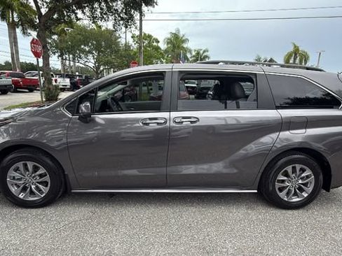 Certified 2024 Toyota Sienna XLE w/ XLE Plus Package FWD image 4