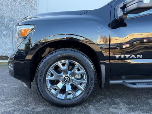 Certified 2021 Nissan Titan SV w/ SV Convenience Package image 11