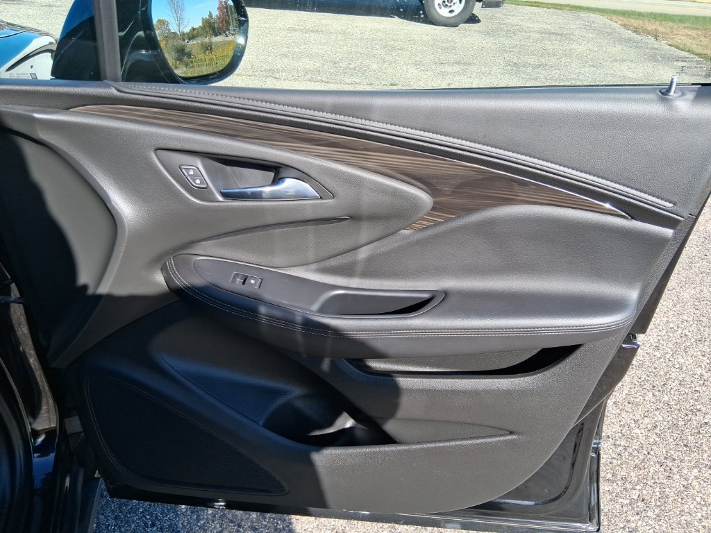 Used 2020 Buick Envision Essence AWD/4WD image 11
