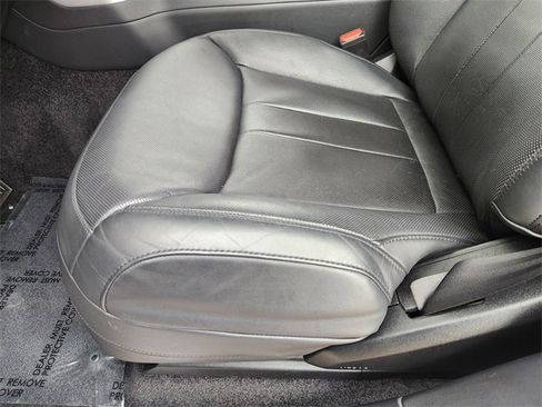 Used 2023 Land Rover Range Rover Long Wheelbase SE image 23