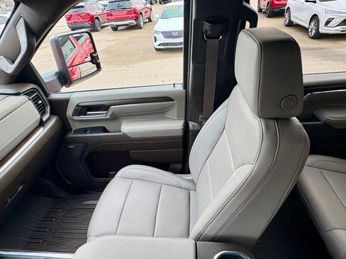 Used 2024 GMC Sierra 2500 SLT w/ SLT Premium Package image 14