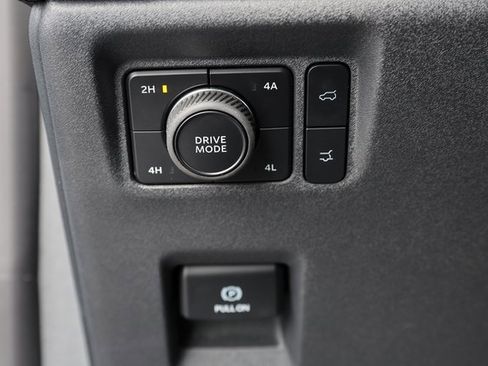 Used 2025 Ford Expedition Platinum w/ Driver's Package image 24