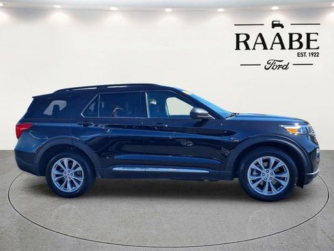 Used 2023 Ford Explorer XLT w/ Equipment Group 202A AWD/4WD image 8