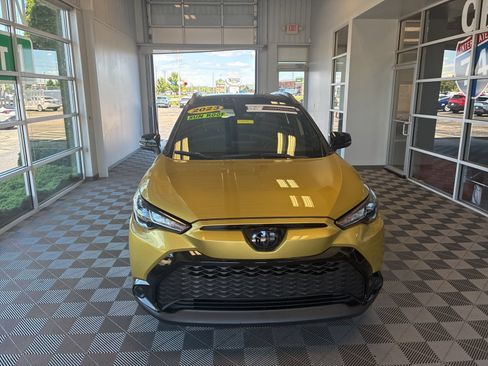 Used 2023 Toyota Corolla Cross AWD Hybrid w/ Moonroof Package image 2