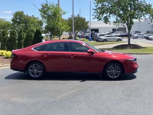 Used 2023 Honda Accord EX image 11