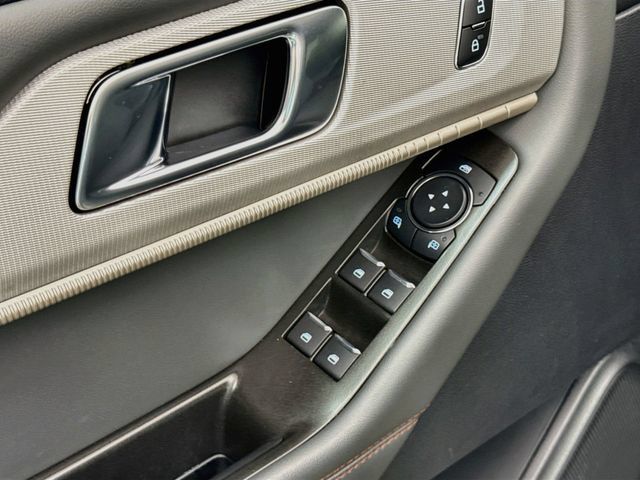 Used 2025 Ford Explorer Active AWD/4WD image 18