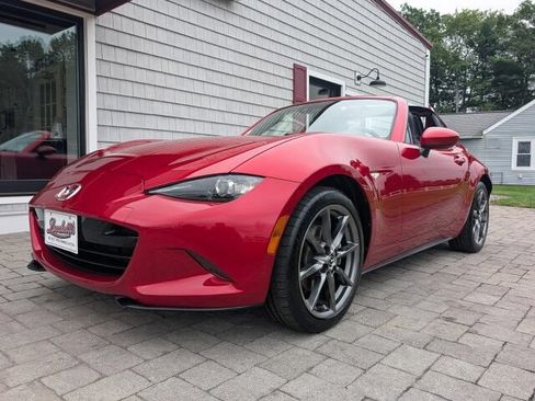 Used 2017 MAZDA MX-5 Miata RF Grand Touring RWD image 8