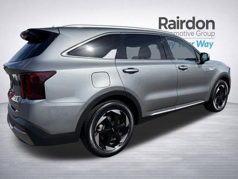 Certified 2025 Kia Sorento EX image 9