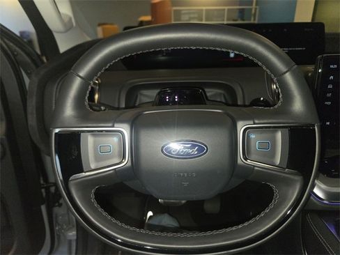 Used 2025 Ford Expedition Platinum image 14