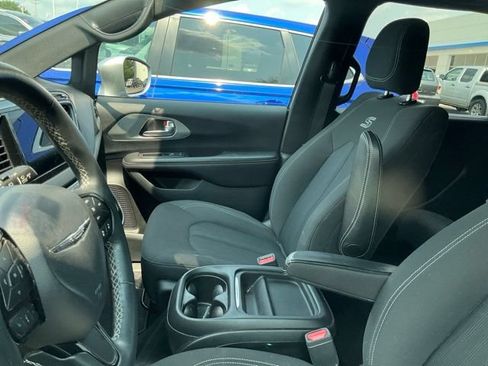 Used 2019 Chrysler Pacifica Touring Plus w/ Advanced Safetytec Group FWD image 9