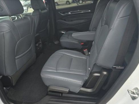 Used 2024 Buick Enclave Premium image 6