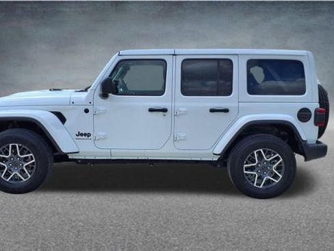 Used 2025 Jeep Wrangler Unlimited Sahara AWD/4WD image 6