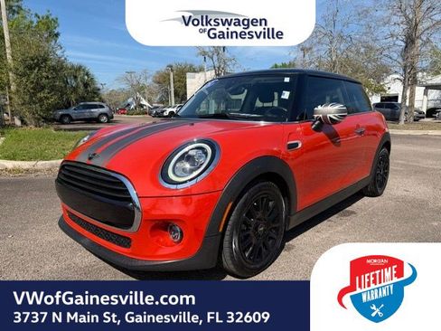 Used 2021 MINI Cooper 2-Door Hardtop image 3