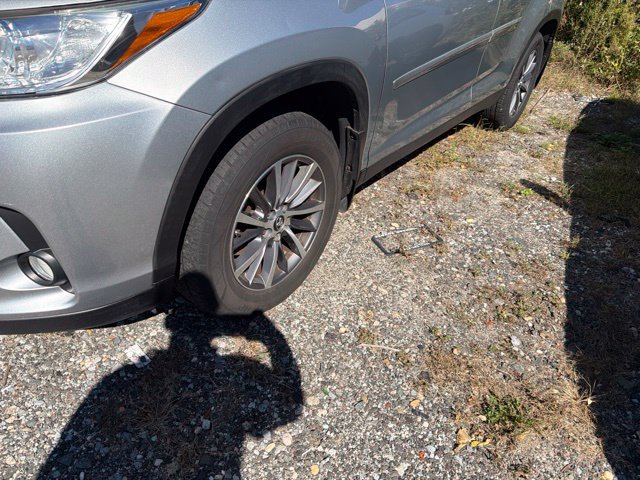 Used 2019 Toyota Highlander XLE w/ Protection Package #3 AWD/4WD image 3