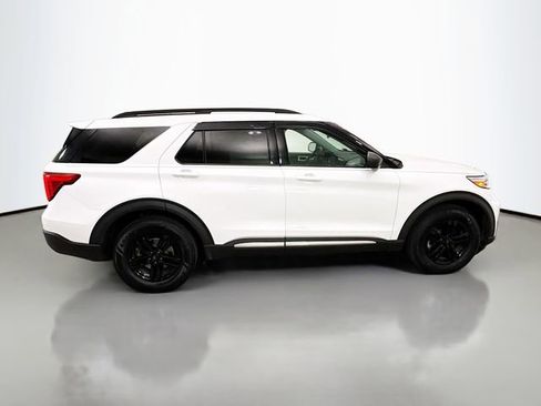 Used 2021 Ford Explorer XLT w/ Equipment Group 202A AWD/4WD image 9