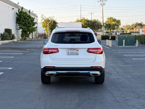 Used 2019 Mercedes-Benz GLC 300 w/ Premium Package image 5