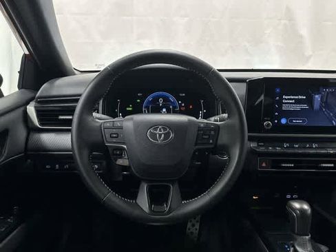 Used 2025 Toyota Camry SE image 15