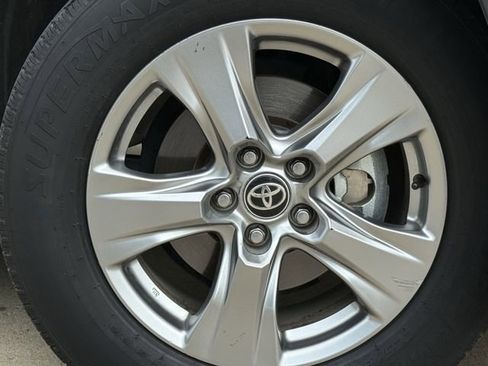 Used 2024 Toyota RAV4 XLE w/ Convenience Package FWD image 10