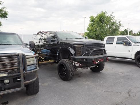 Used 2017 Ford F350 Platinum w/ Platinum Ultimate Package AWD/4WD image 4