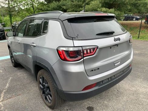 Used 2022 Jeep Compass Latitude w/ Convenience Group AWD/4WD image 3