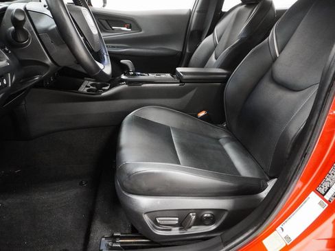 Used 2024 Toyota Prius XLE image 10