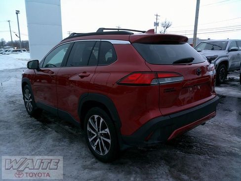 Certified 2023 Toyota Corolla Cross XLE image 4