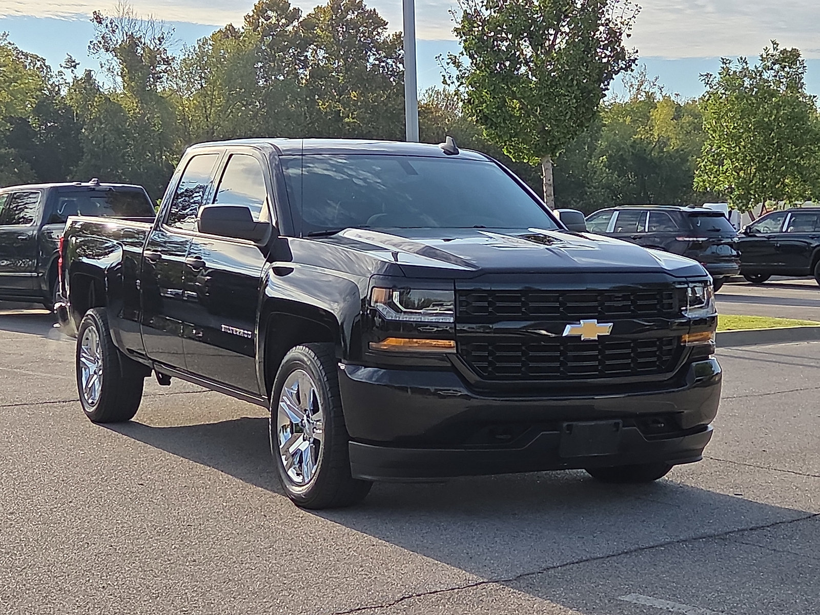 Used 2019 Chevrolet Silverado 1500 Custom w/ Custom Convenience Package RWD image 1