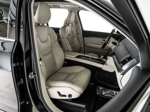 Used 2020 Volvo XC90 T5 Momentum image 36