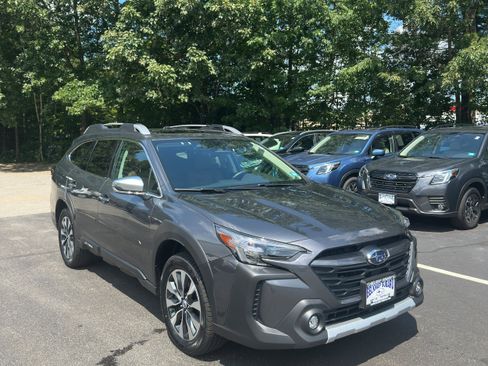Used 2025 Subaru Outback Touring XT AWD/4WD image 3