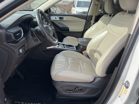 Used 2020 Ford Explorer Platinum w/ Premium Technology Package image 29