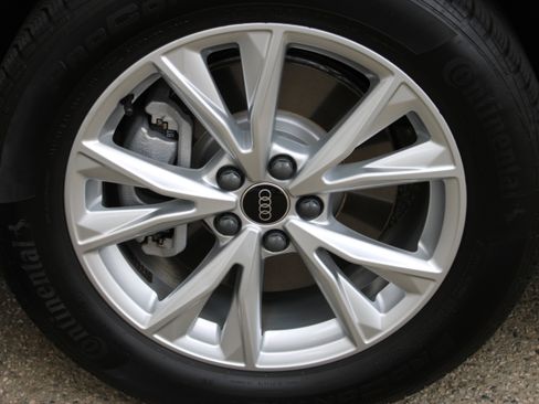 Certified 2025 Audi Q3 2.0T Premium Plus w/ Premium Plus Package AWD/4WD image 11
