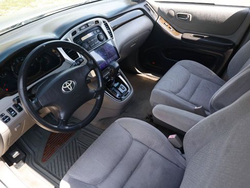 Used 2001 Toyota Highlander 2WD V6 image 4