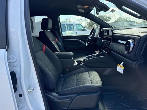 New 2025 Chevrolet Colorado Z71 w/ Midnight Edition image 33