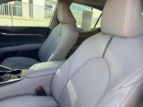 Used 2022 Toyota Camry XLE image 20